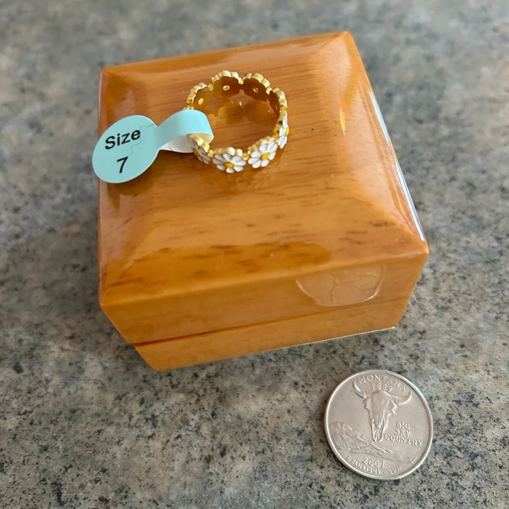 💍 Daisy 925 Ring, Size 7, *Gold* Toned, NWT - Picture 4 of 7